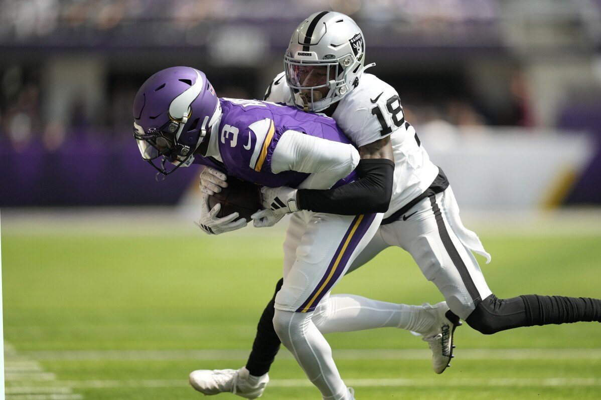 Il ricevitore dei Vikings, Jordan Addison, si ferisce alla caviglia durante l'allenamento congiunto con i Browns